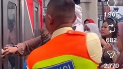 Viral di Sosmed, Petugas Keamanan Tindak Tegas Penumpang Nekat Naik KRL Padat Penumpang
