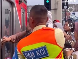 Viral di Sosmed, Petugas Keamanan Tindak Tegas Penumpang Nekat Naik KRL Padat Penumpang