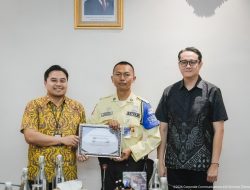 Apresiasi Petugas Keamanan, KAI Services Serahkan Piagam Penghargaan
