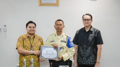 Apresiasi Petugas Keamanan, KAI Services Serahkan Piagam Penghargaan